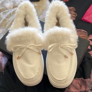 New!! Never been worn Women’s Fashion Shoes!! Size 9 Fluffy outdoor casual shoes